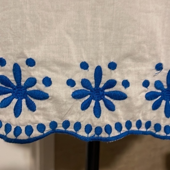 J. Crew 100% Cotton Embroidered Flowers Blue White Tank Top Size Medium Ruffle - Picture 4 of 12